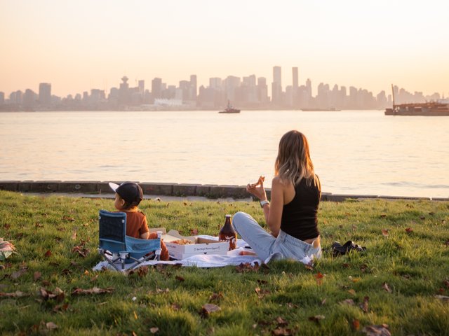 Mum and child having picnic at Waterfront Park