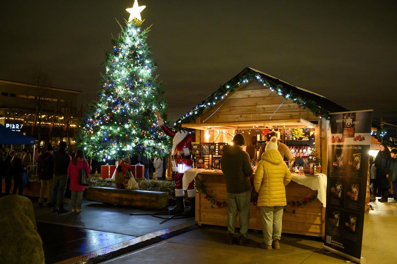Best vancouver santa experiences — photos, parades & magical holiday moments 23 Image